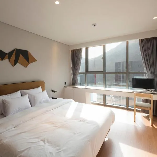 Hound Hotel Changwon Jinhae，位于昌原市的酒店