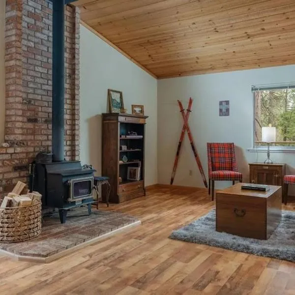 Cozy Cabin in Arnold - Blue Lake Springs，位于阿诺德的酒店