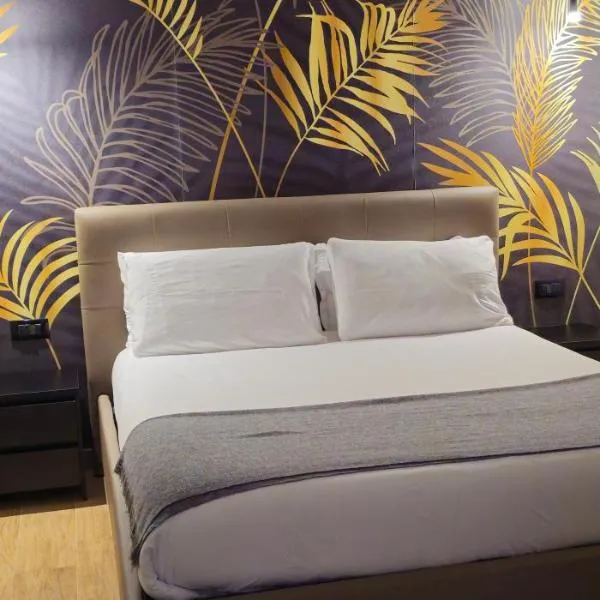 Palmhouse salerno con jacuzzi，位于萨莱诺的酒店