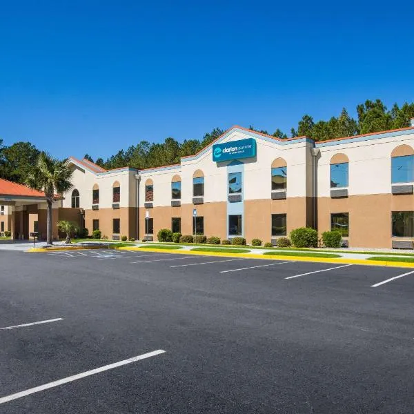 Clarion Pointe Hinesville near Fort Stewart，位于海恩斯维尔的酒店