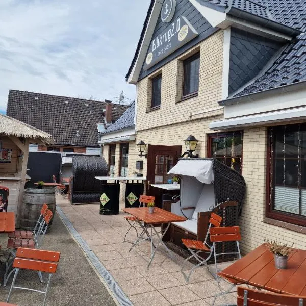 Schlaffass auf Stellplatz am Elbkrug 2 0，位于Büttel的酒店