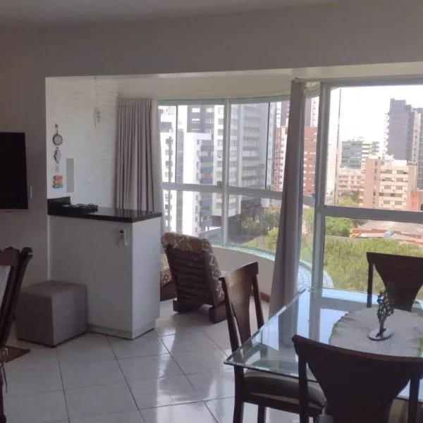 APARTAMENTO SOLAR DA PRAÇA, Aconchegante e Climatizado，位于托雷斯的酒店