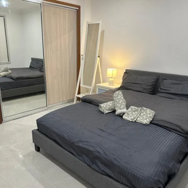Comfort, cosy affordable and new relaxing house-3 Bedrooms - 3 queen beds -Excellent place that suitable for everyone，位于West Hoxton的酒店