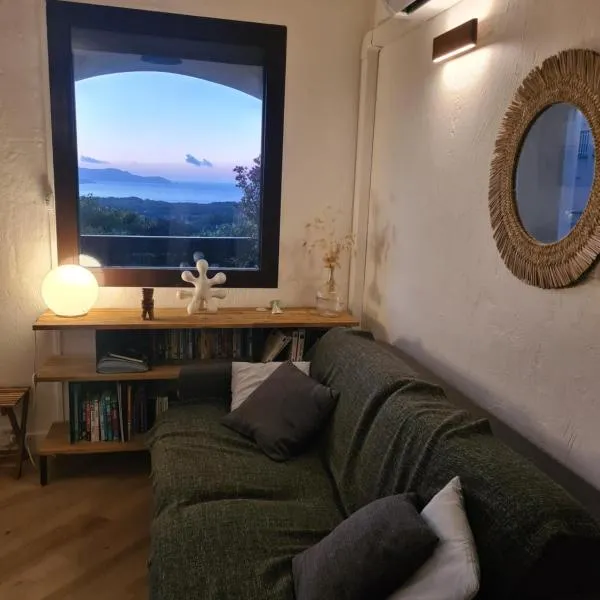 Appartement Vue Mer, piscine, minigolf, parking，位于卢米奥的酒店