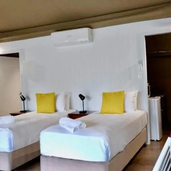 Safari Tent 7 Accessible，位于耐莉湾的酒店