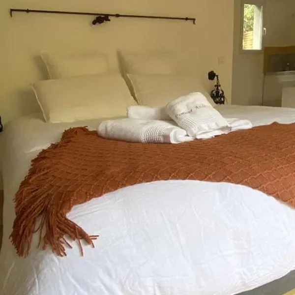 Studio Soléa - Studio 2 - 4 personnes - Domaine Astra, Grans，位于Grans的酒店