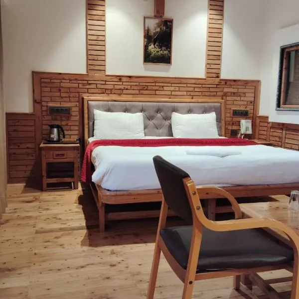 Hotel CM Palace - Pure Vegetarian，位于Ner Chowk的酒店