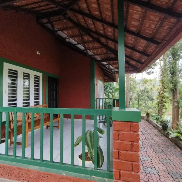 Paddy Villa Home Stay Near Kuruva Island Near Kabani Safari Centre Nagarhole wild life Thirunelly and Thrissilery Temple Banasura sagar dam 12 acra plantation private property Ac Villa trucking fishing campfire facility，位于玛纳多迪的酒店