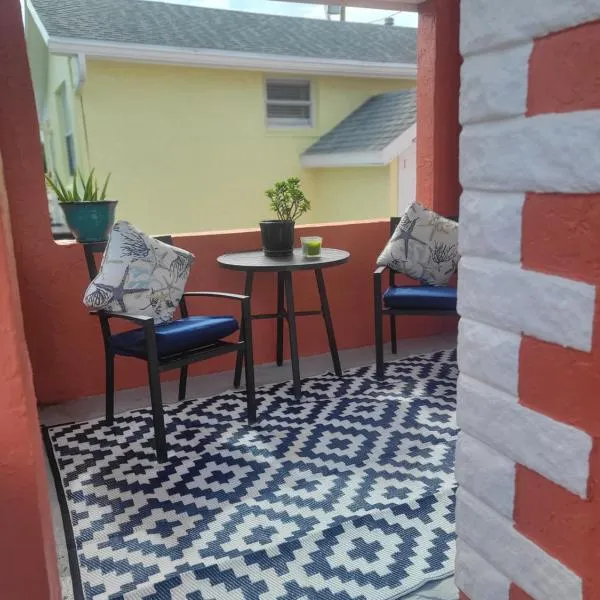 Steps to the Ocean with Beach Chairs!，位于新士麦那海滩的酒店