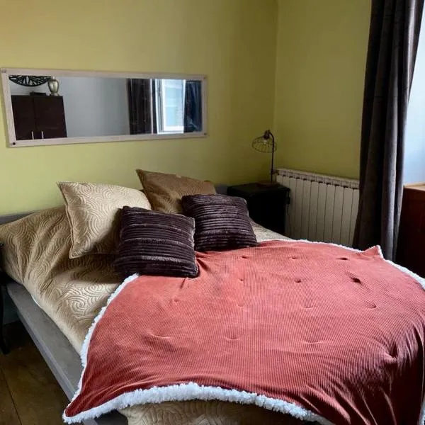 Gîte La Cahute，位于Bourganeuf的酒店