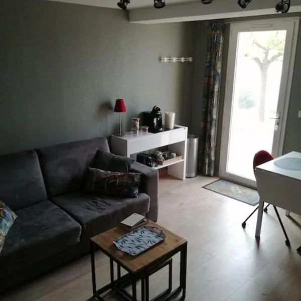logement avec espace exterieur et jolie vue，位于Pierreclos的酒店