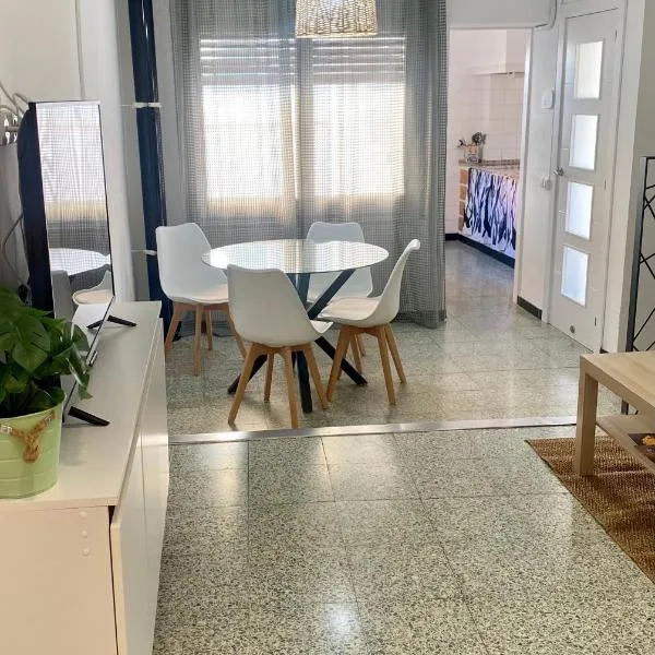 Acogedor apartamento，位于桑特费柳德吉克索尔斯的酒店