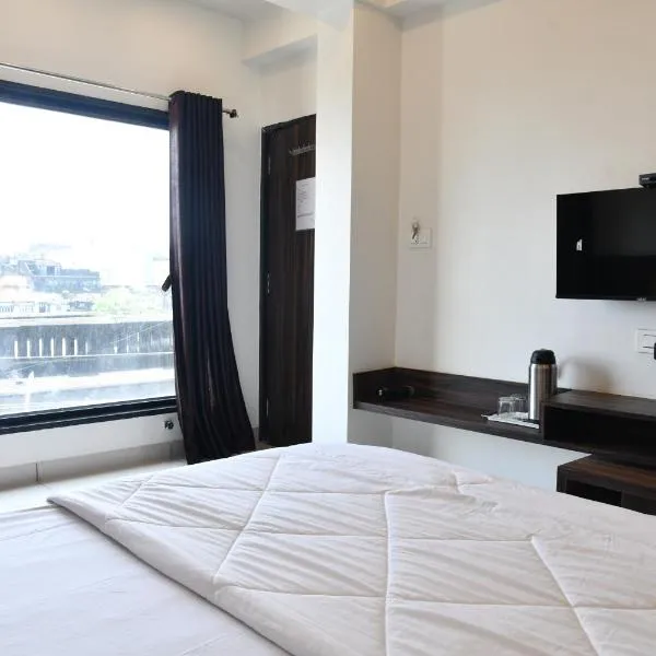 Hotel Shreeji Palace，位于阿布罗阿德的酒店