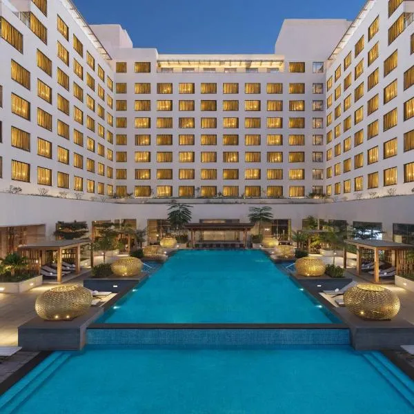 Sheraton Grand Bengaluru Whitefield Hotel & Convention Center，位于班加罗尔的酒店