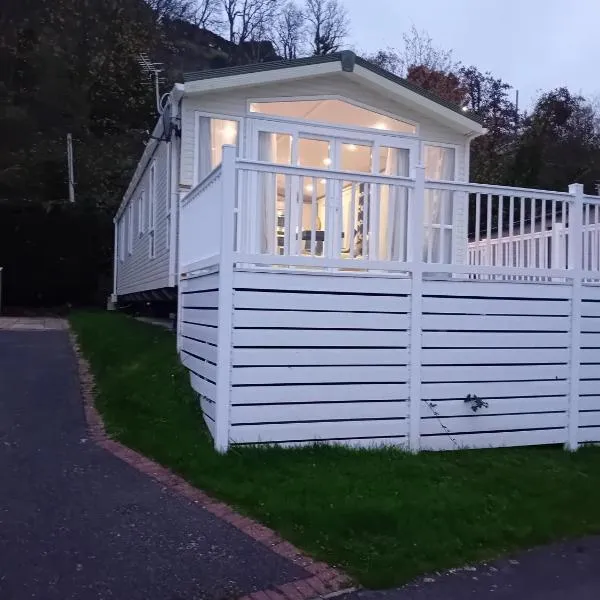 Newquay Haven caravan 42x14 with Ocean Views，位于新码头的酒店