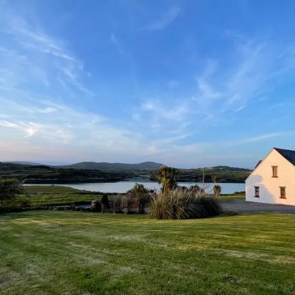 Seafront house with own private pier in Gunpoint, Schull, West Cork，位于Seafort的酒店