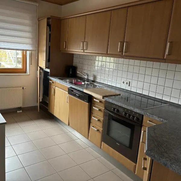 Ferienwohnung Monteure Unterkunft，位于Kruft的酒店