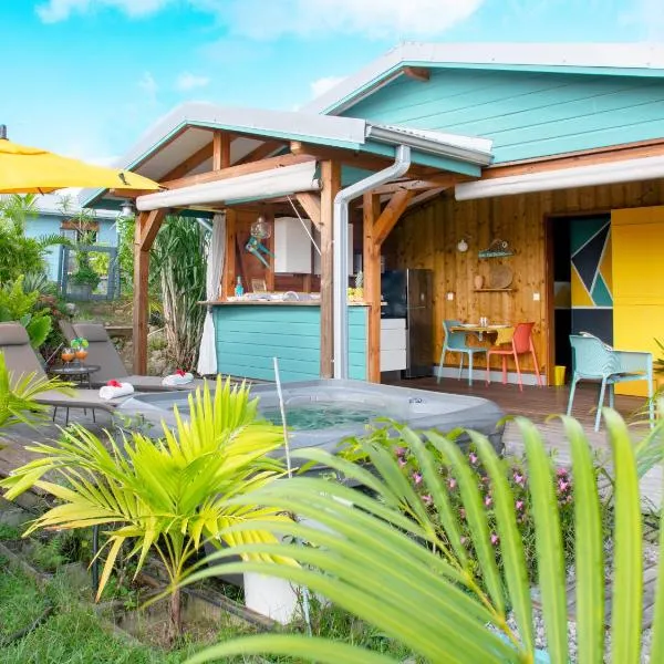 Bungalows Ti Lodge Martinique - près de la plage avec jacuzzi privé，位于圣吕斯的酒店