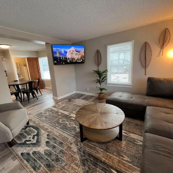 A Very Unique Quirky and Comfortable Home，位于斯波坎的酒店