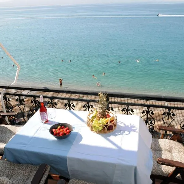 Amazing condo by the beach，位于路特奇的酒店