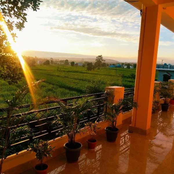 Airport Luxury Nature Homestay- Near Jolly Grant Airport Dehradun，位于Doiwāla的酒店