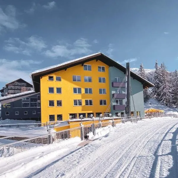 Basekamp Mountain Budget Hotel，位于卡奇山口的酒店