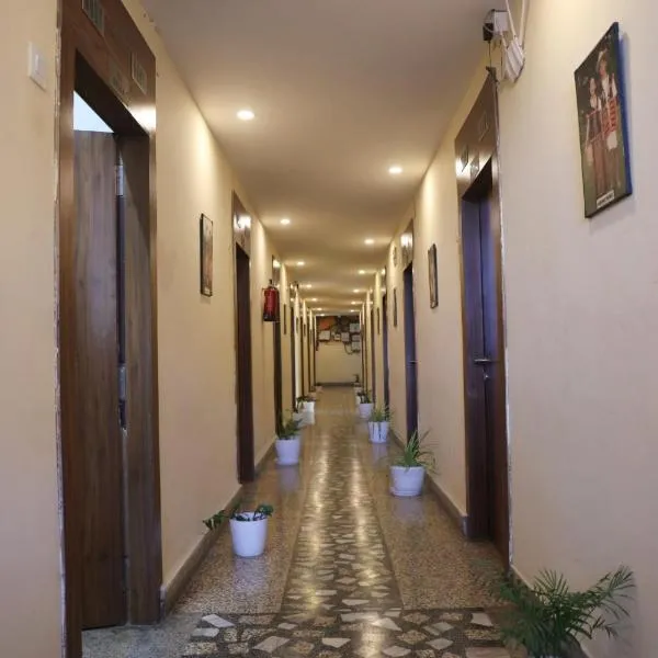 Hotel Embassy，位于迪布鲁加尔的酒店