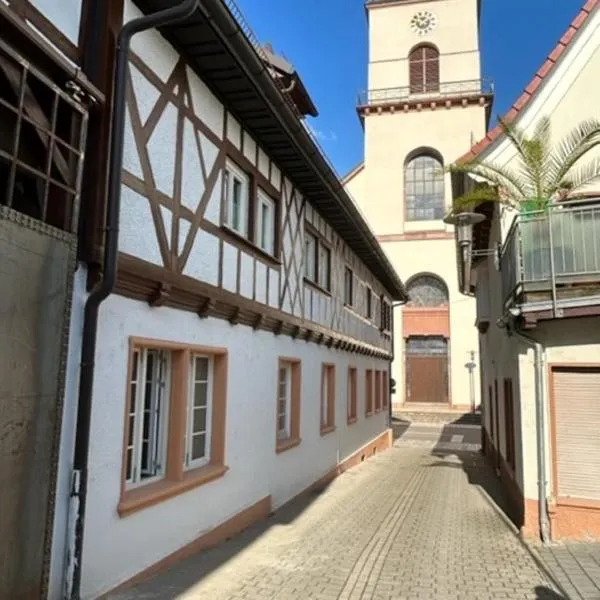 Hotel Kreuz Renchen，位于Renchen的酒店