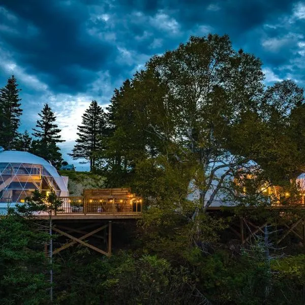 Domes Rocher Percé at Domaine Renard，位于佩尔塞的酒店
