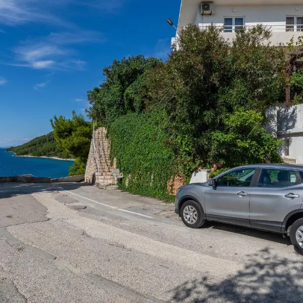 Apartments by the sea Igrane, Makarska - 22690，位于伊格拉恩的酒店