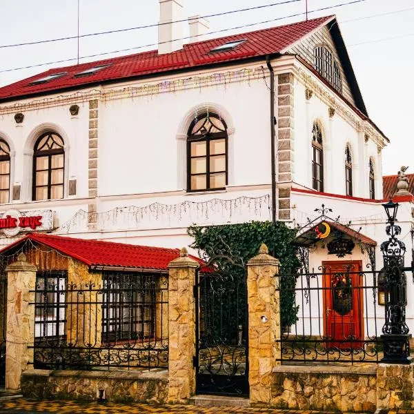 Antique House Hotel，位于Ozliiv的酒店