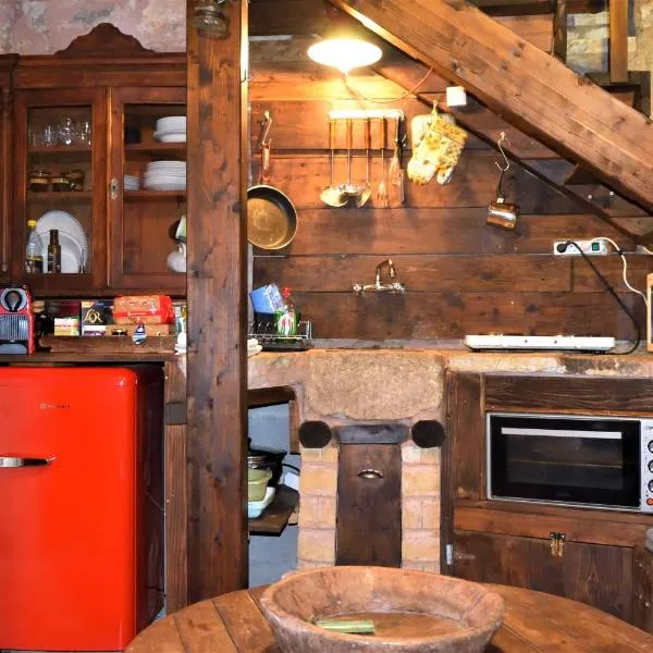 Small Stone Maisonette 1，位于Lílaia的酒店