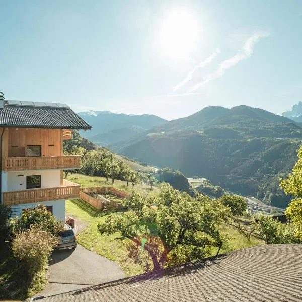 Oberhemberger Hof Feldthurns，位于韦尔图尔诺的酒店