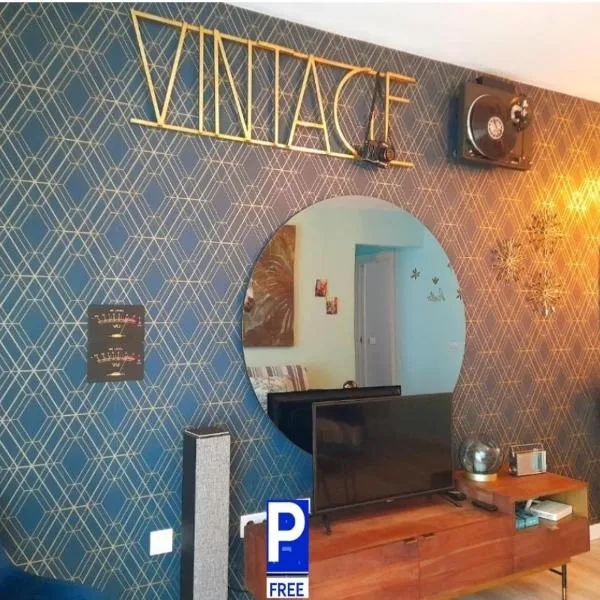 80s Loft ViNTAGE 15' Málaga Airport Free Guest Parking，位于阿尔豪林德拉托里的酒店