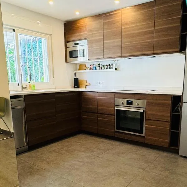 Playa Paraíso 86 Well-Equipped Townhouse for Comfortable Living，位于马尼尔瓦的酒店