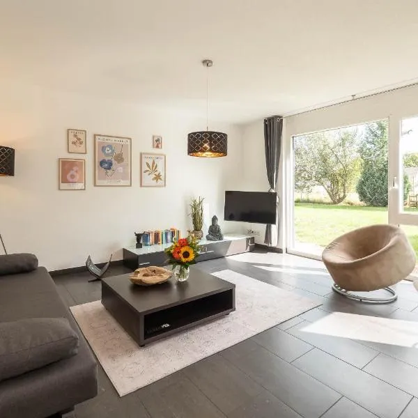 modernes Apartment mit Terrasse，位于Hardt的酒店