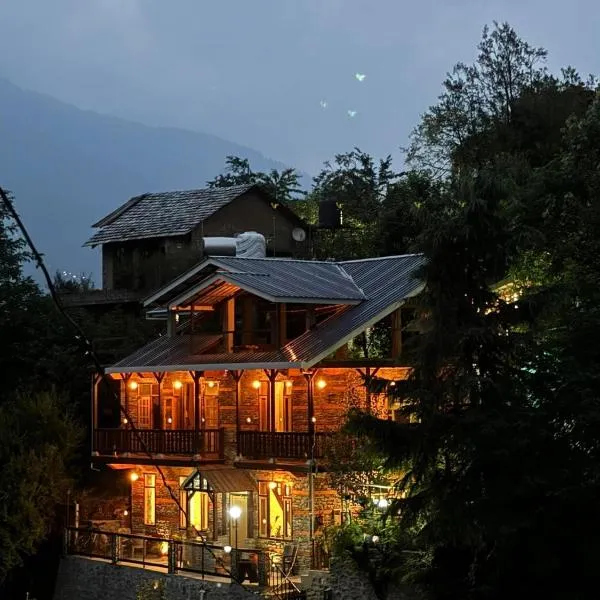 Rustic Roots Home Stay，位于纳加尔的酒店