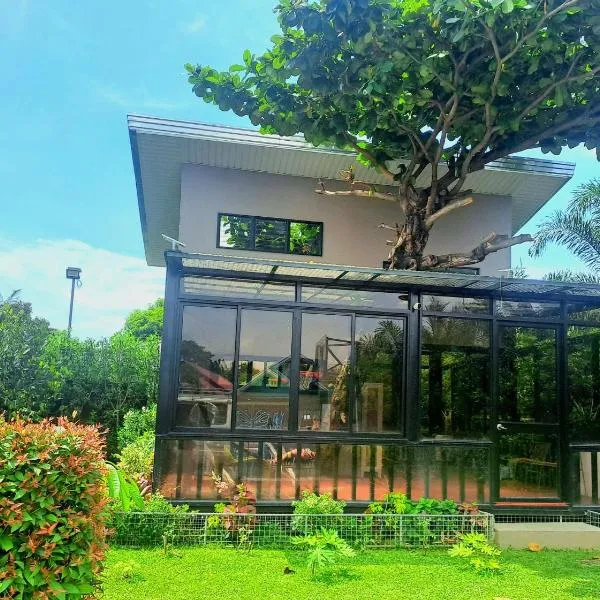 Entire Loft House Patio & Garden, Belle's Homestay，位于Balanga的酒店