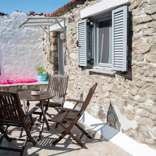 Caviro-traditional Stone House In Chora，位于萨莫色雷斯的酒店