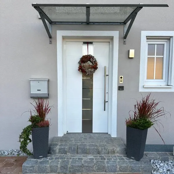 Haus am Mühlbach，位于Burgkirchen an der Alz的酒店