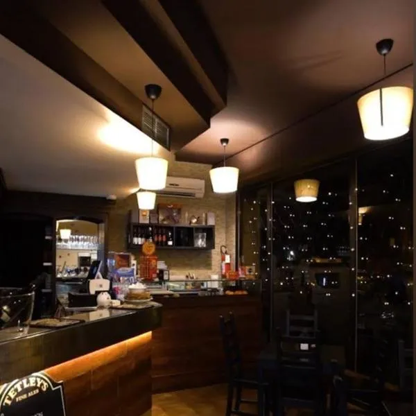 Hotel Business，位于旁蒂纽尔的酒店