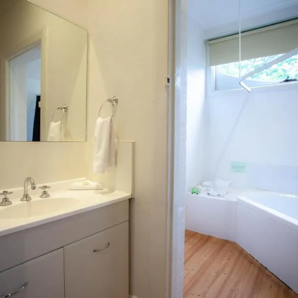 Ballarat Station Apartments Queen Studio With Spa，位于巴拉腊特的酒店