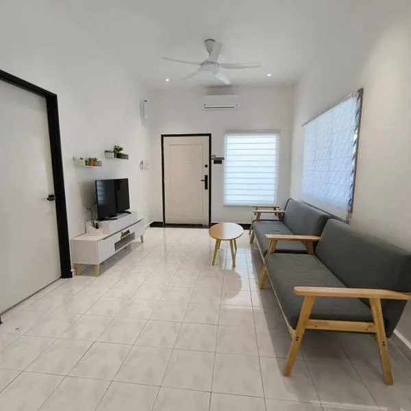 Little House Batu Pahat Homestay，位于峇株巴辖的酒店