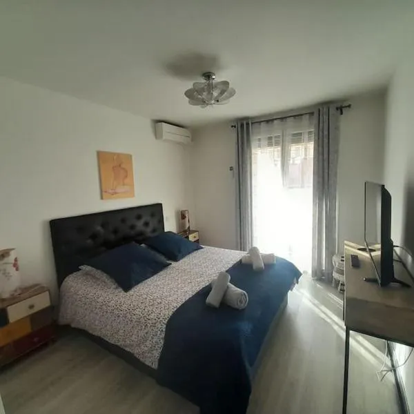 Petit Paradis Hyper Centre Sanary 3 chambres Parking Clims Wifi Terrasse，位于滨海萨纳里的酒店
