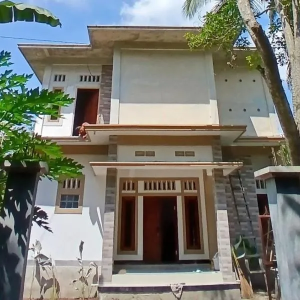 G Lova House -Tetebatu，位于特特巴图的酒店