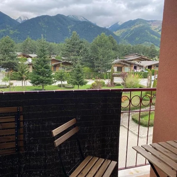 Pirin Golf private studio，位于拉兹洛格的酒店