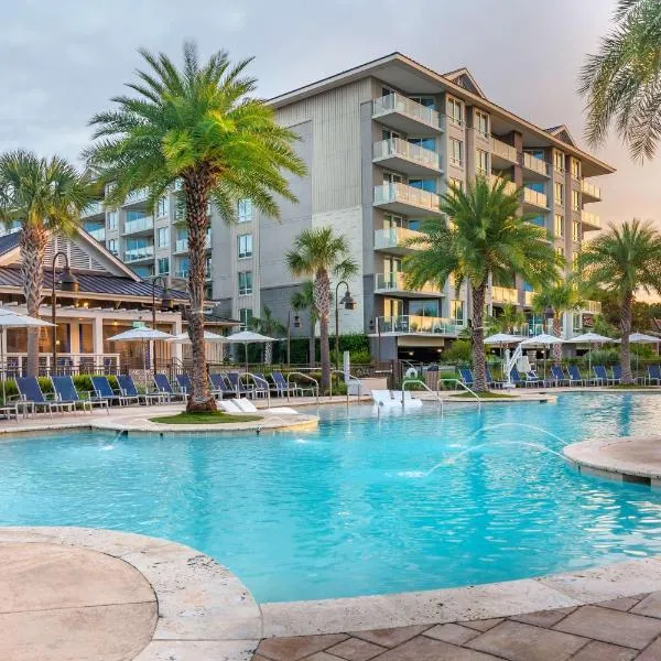 Hilton Grand Vacations Club Ocean Oak Resort Hilton Head，位于希尔顿黑德岛的酒店