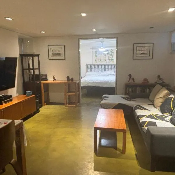 Cozy and Comfy Cellar，位于扬克斯的酒店