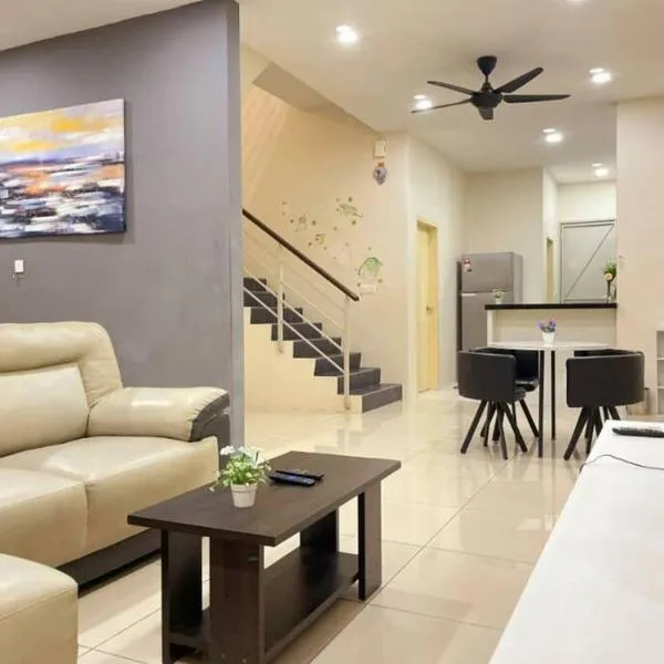 CozyHouse 4ROOM 3BATH ROOM 10PAX```SimpangAmpatTasek，位于新邦安拨的酒店