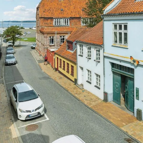 2 Bedroom Lovely Home In Rudkøbing，位于鲁德克丙的酒店